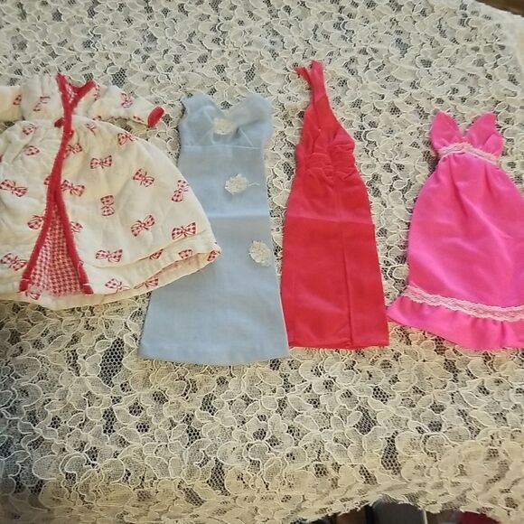 Mixed Lot of vintage Barbie and clone Doll Clothes. - Picture 1 of 16